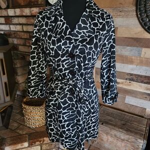 FOREVER TWENTYONE - WOMEN'S BLACK & WHITE PRINT 3/4 SLEEVE TRENCH JACKET - Sz M